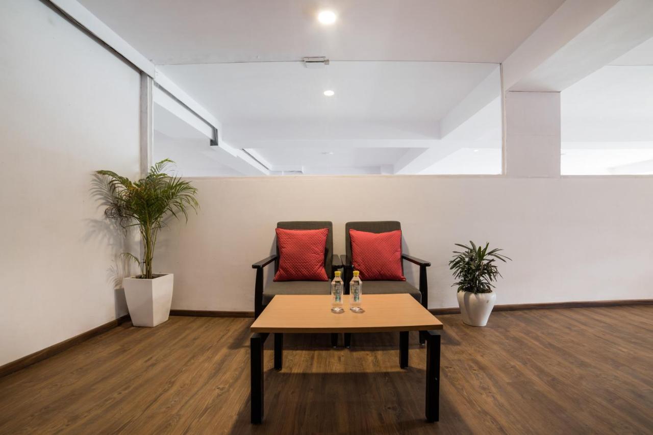 新德里 Oyo Townhouse 086 Pankha Road酒店 外观 照片