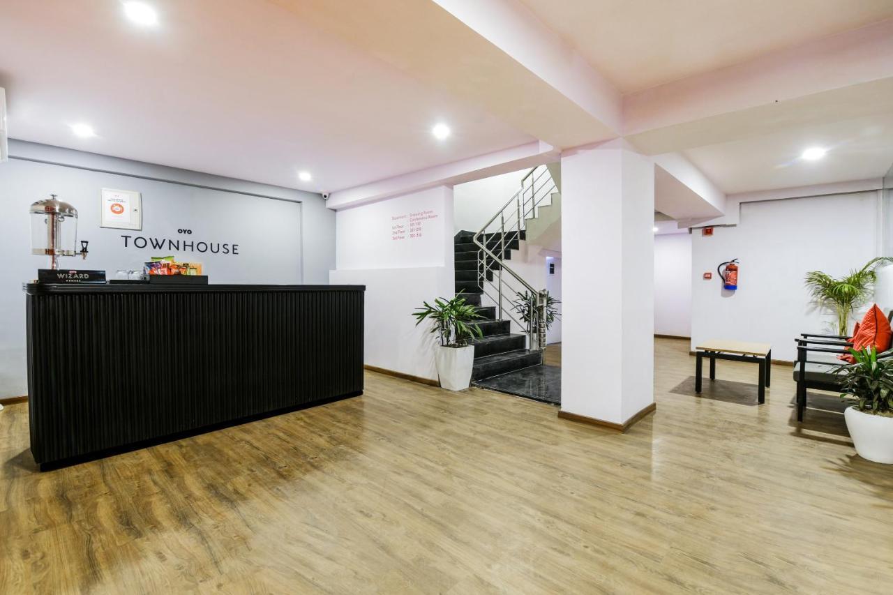 新德里 Oyo Townhouse 086 Pankha Road酒店 外观 照片