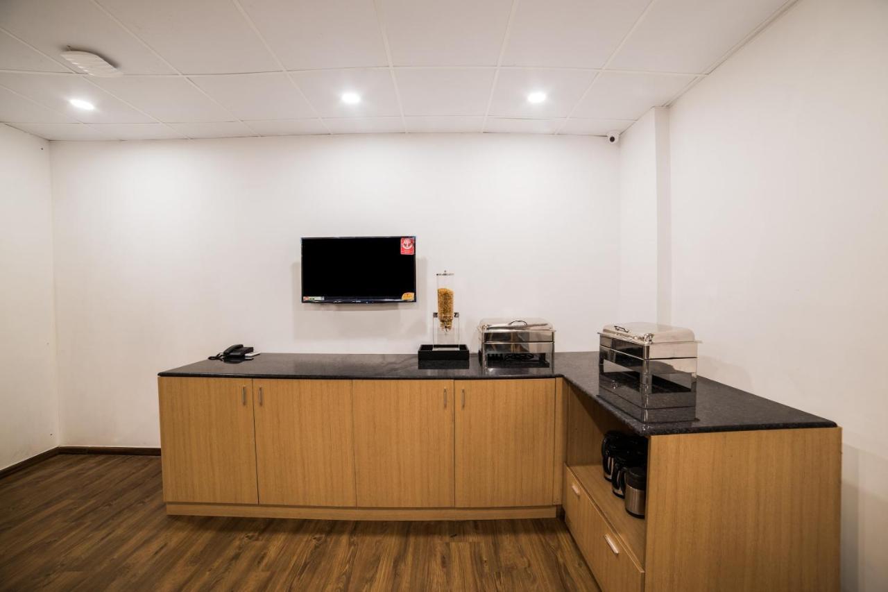 新德里 Oyo Townhouse 086 Pankha Road酒店 外观 照片