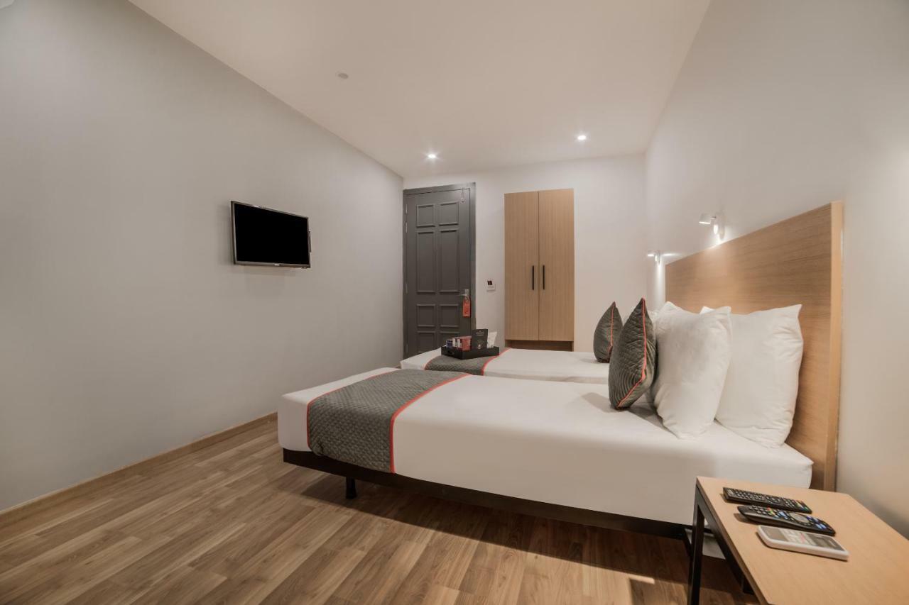 新德里 Oyo Townhouse 086 Pankha Road酒店 外观 照片